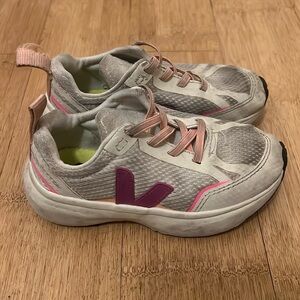 Veja Canary Alveomesh Sneakers - size 11 girls